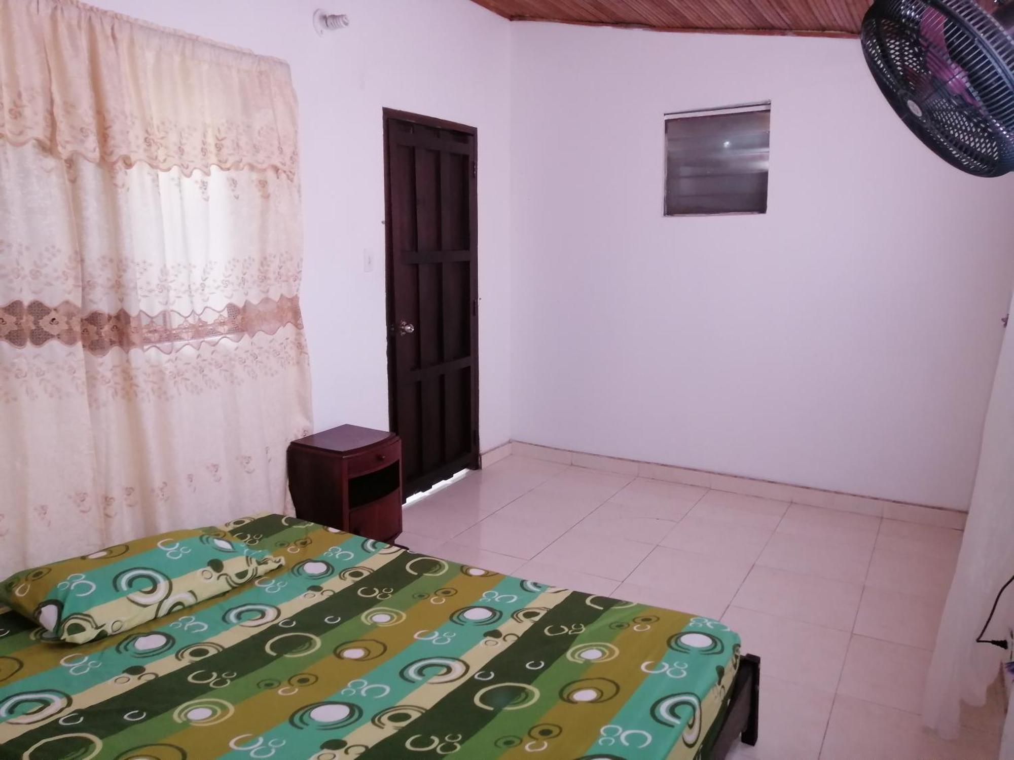 Hotel Low Cost La Dorada Zewnętrze zdjęcie