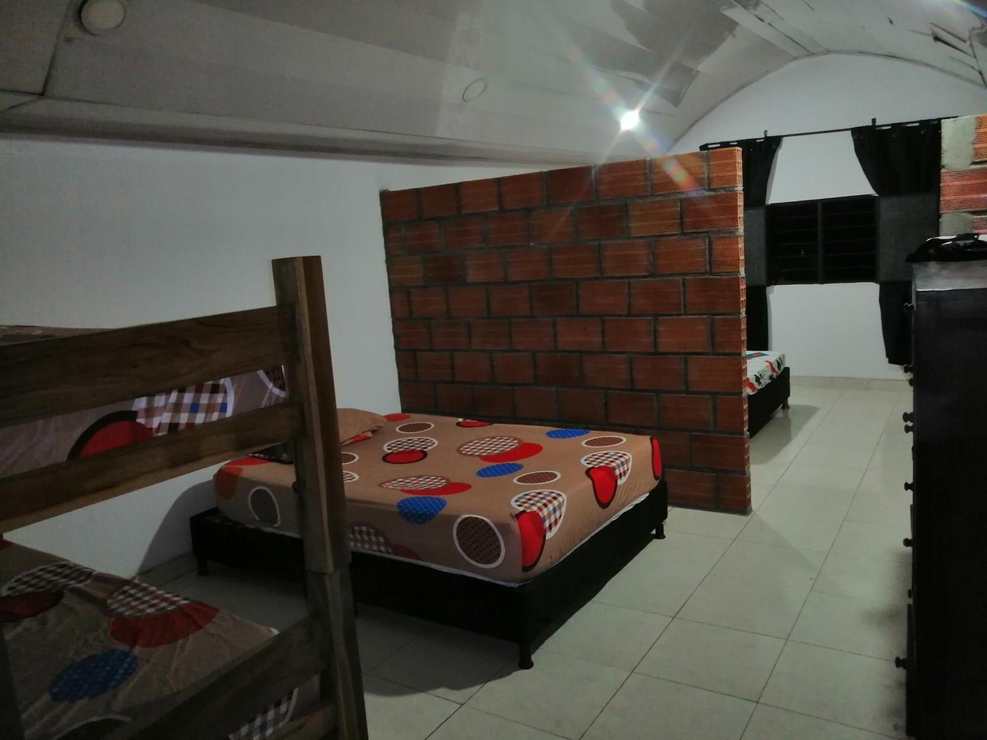 Hotel Low Cost La Dorada Zewnętrze zdjęcie
