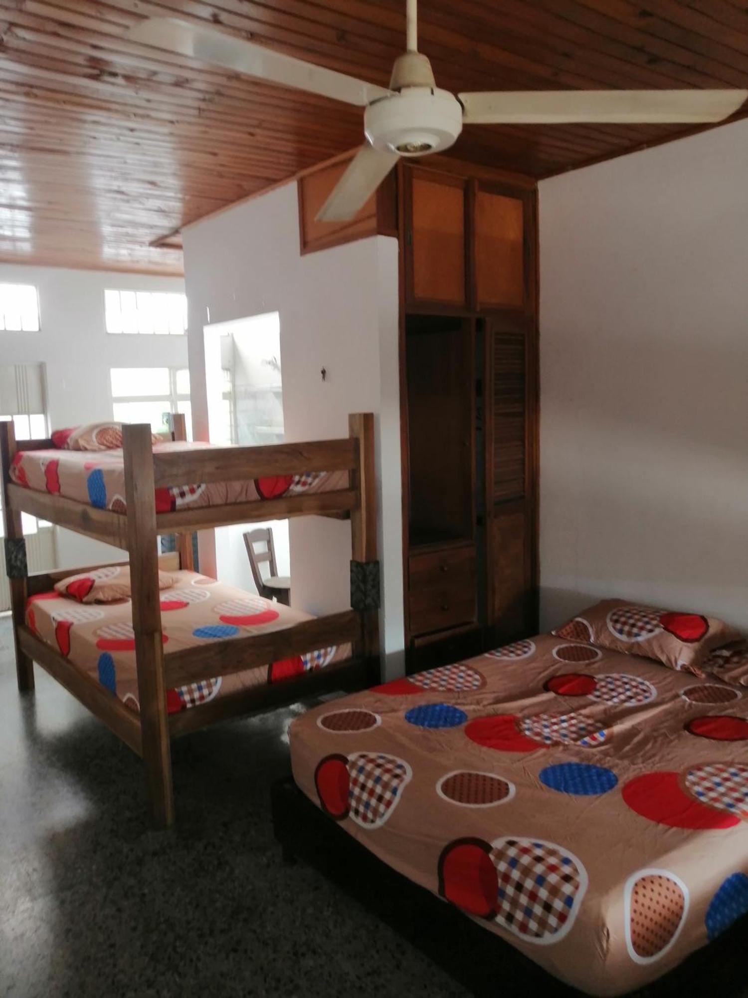 Hotel Low Cost La Dorada Zewnętrze zdjęcie