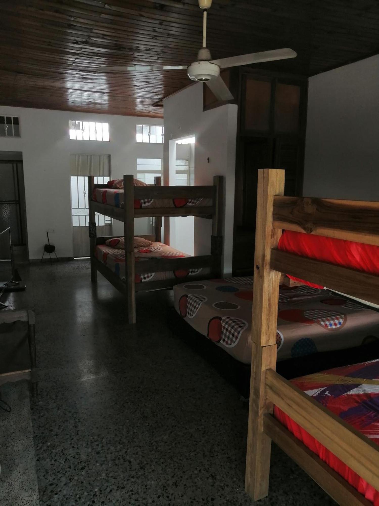 Hotel Low Cost La Dorada Zewnętrze zdjęcie