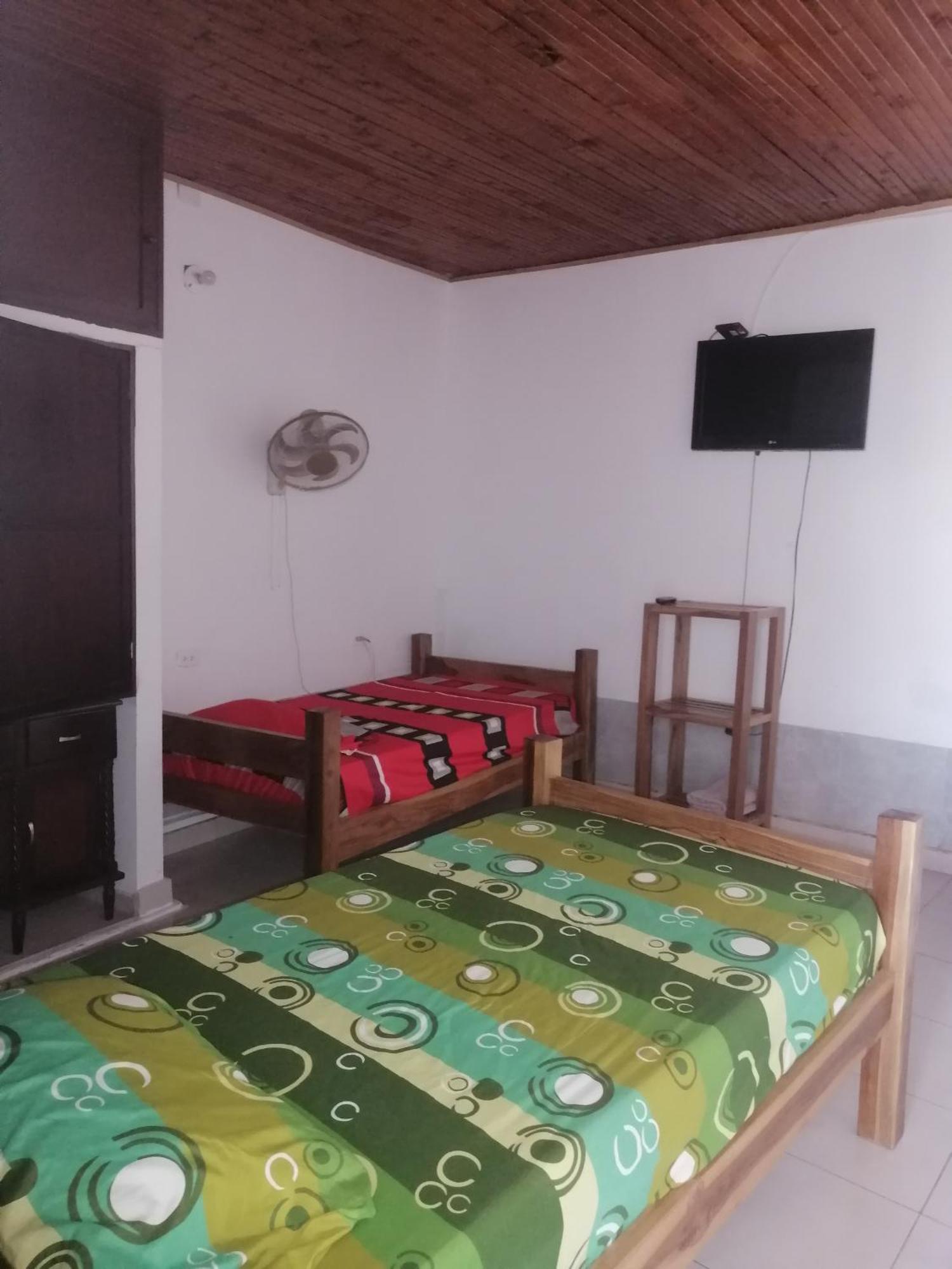 Hotel Low Cost La Dorada Zewnętrze zdjęcie