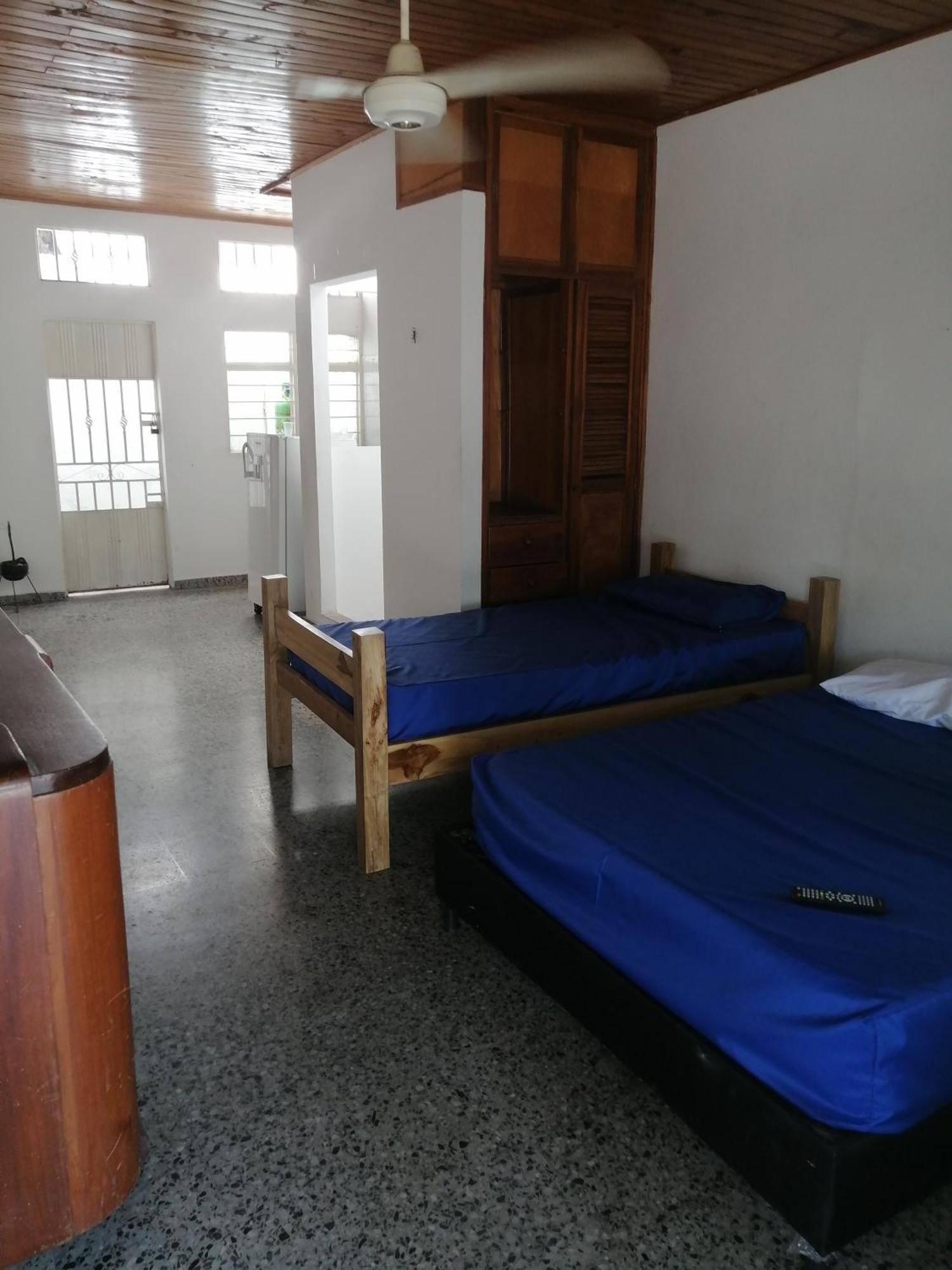 Hotel Low Cost La Dorada Zewnętrze zdjęcie