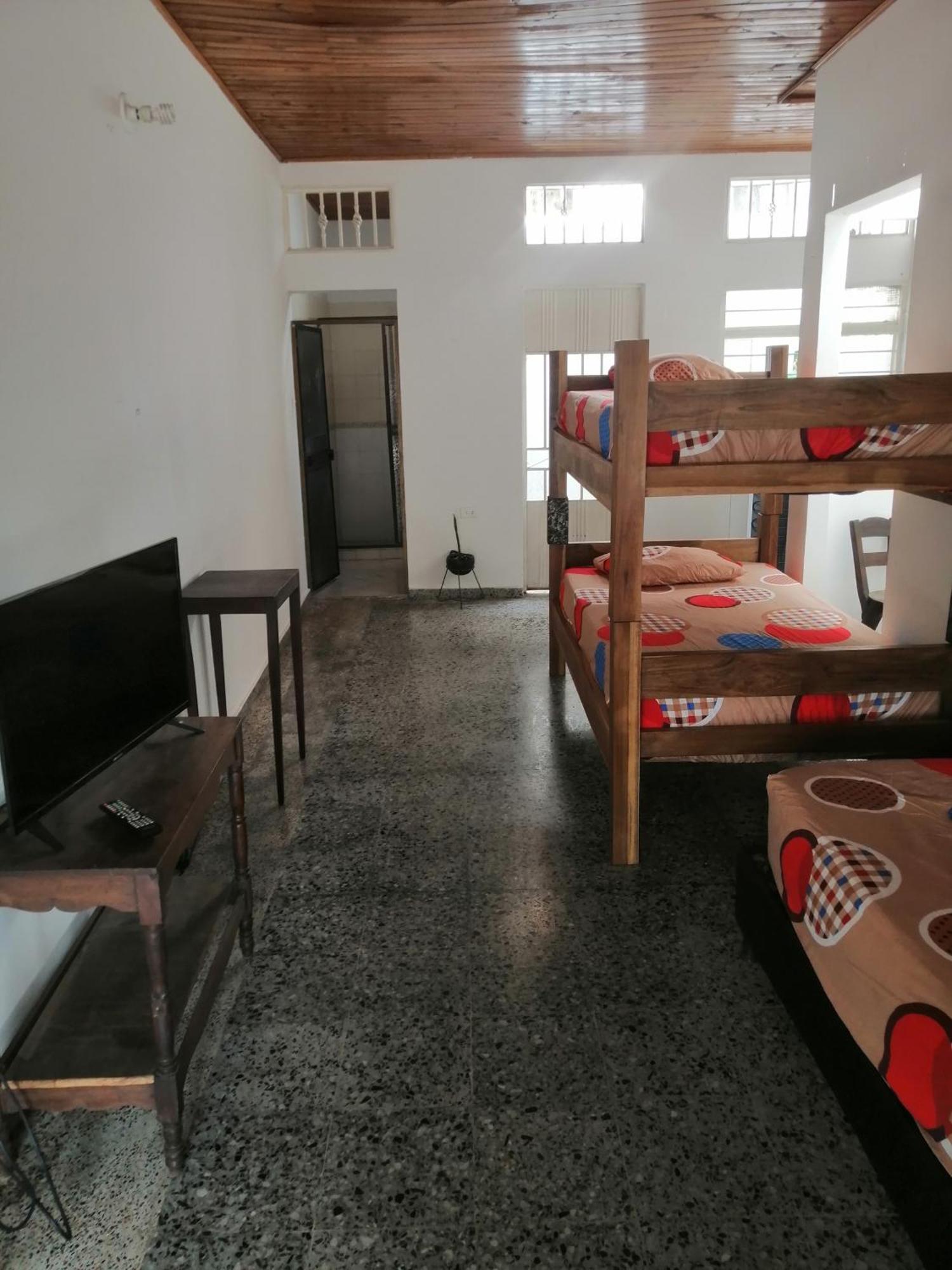 Hotel Low Cost La Dorada Zewnętrze zdjęcie